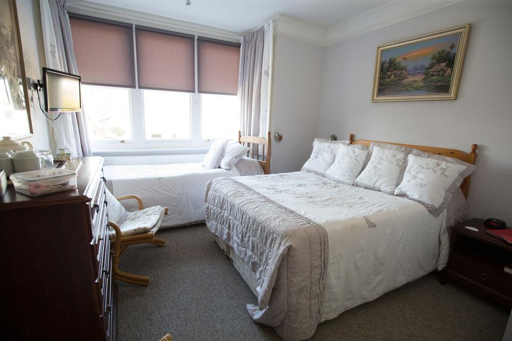 Rosemead Guest House Horley Esterno foto