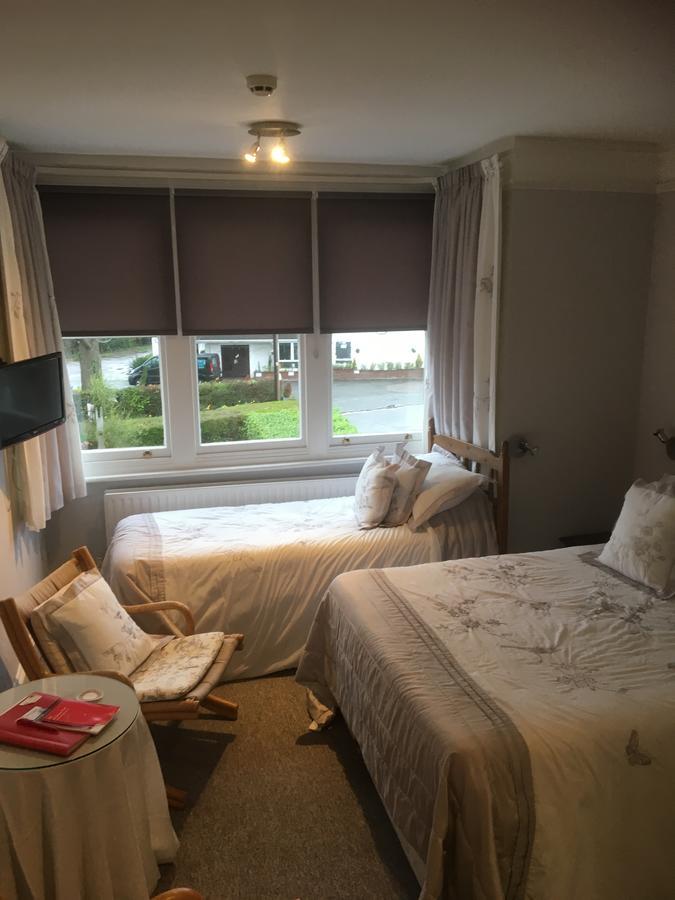 Rosemead Guest House Horley Esterno foto