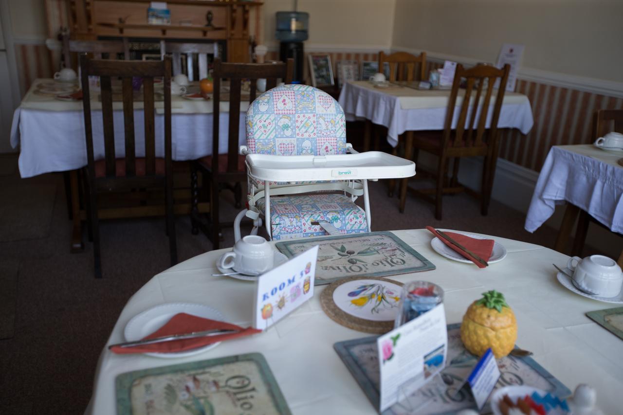 Rosemead Guest House Horley Esterno foto