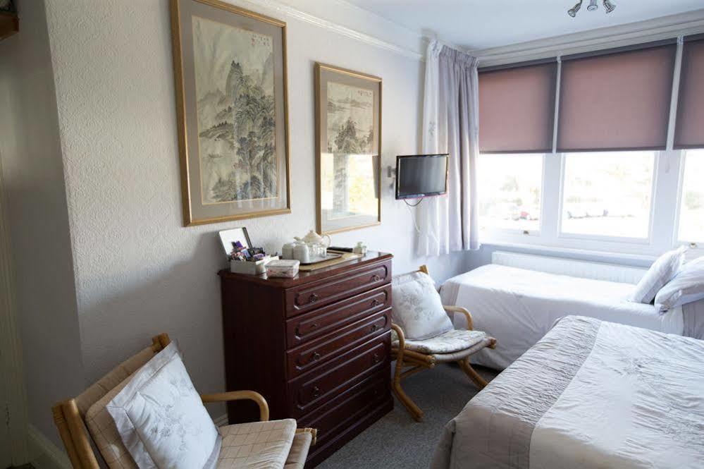 Rosemead Guest House Horley Esterno foto