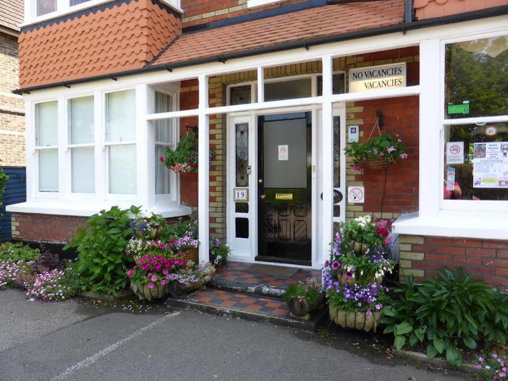 Rosemead Guest House Horley Esterno foto